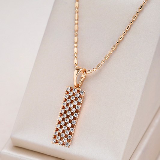 Elegante Halskette mit vergoldeten Zirkonia-Steinen