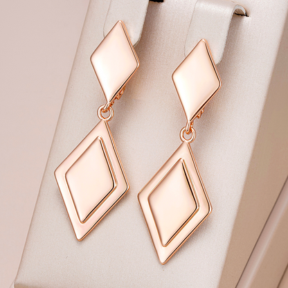 Luxurious Geometric Earrings in Gold Look