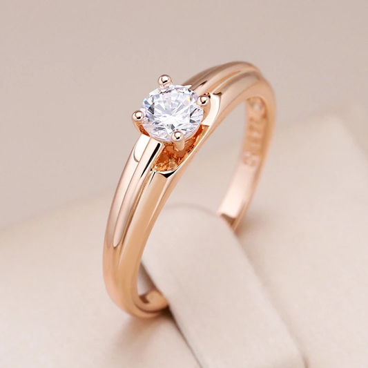 Stylischer Zirkonia-Ring mit funkelndem Glanz