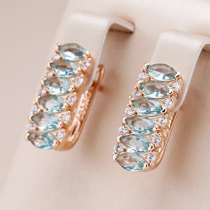 Elegante Goldohrringe mit türkisfarbenen Kristallen