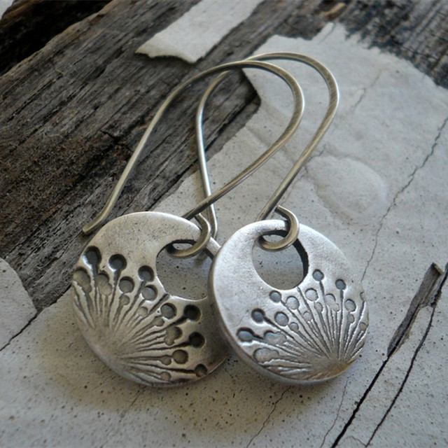 Elegante Silberohrringe mit Löwenzahn-Motiv