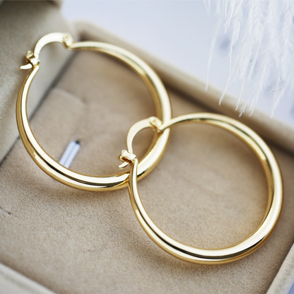Elegante goldene Creolen-Ohrringe für jeden Anlass
