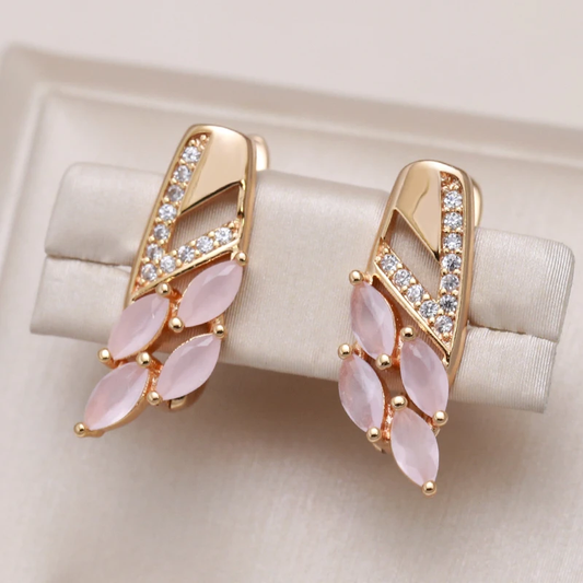 Fascinating earrings with rose quartz design