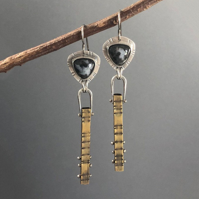 Elegante Vintage-Ohrringe mit dunklem Stein in edlem Gold und Silber
