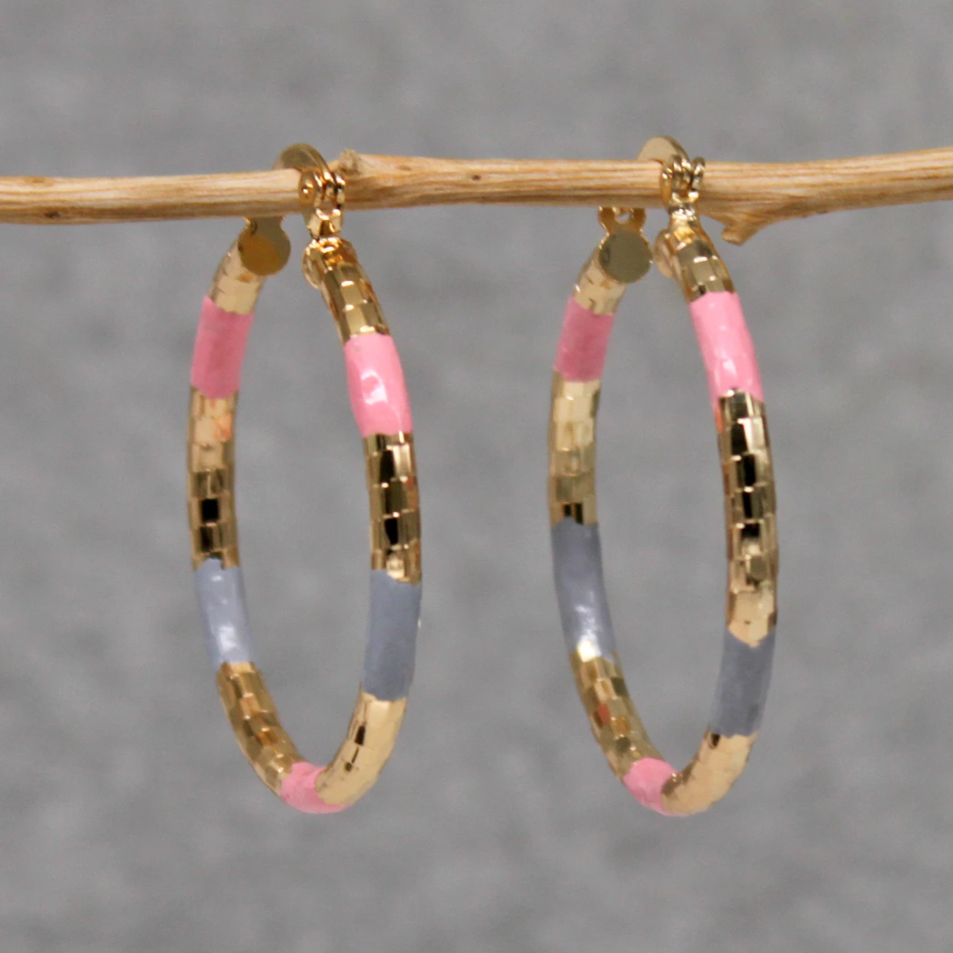 Elegante goldene Ohrringe im Vintage-Stil