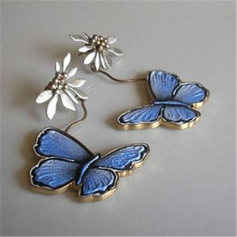himmelblaue Schmetterlingsohrringe für einen zauberhaften Look