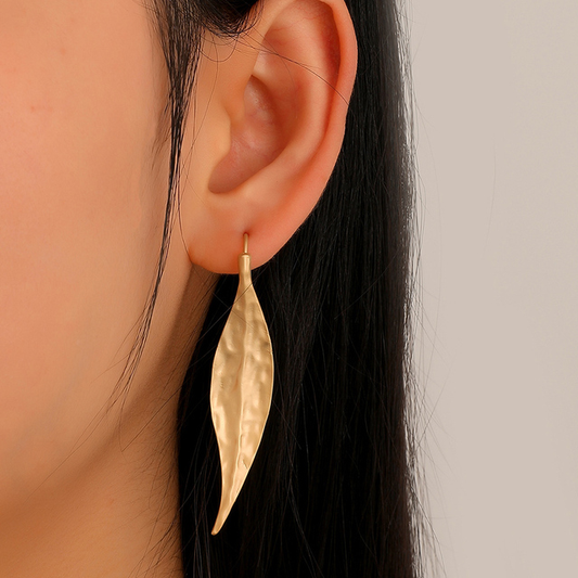 Elegante Vintage-Ohrringe mit luxuriösem goldenem Blattdesign