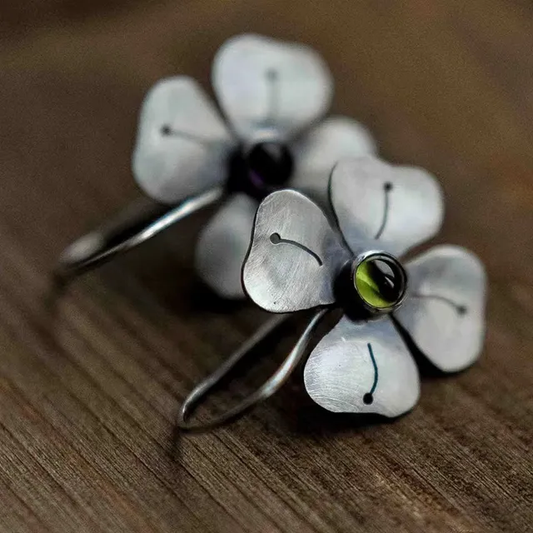 Elegante Vintage-Blumenohrringe mit grünem Zirkonia-Stein