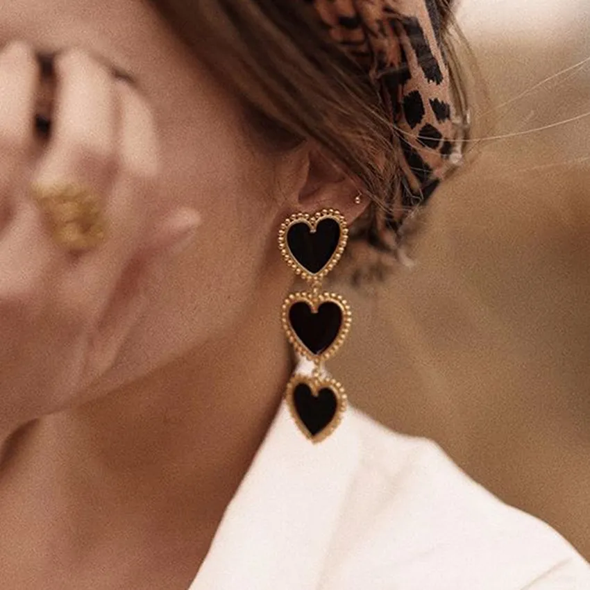 Exquisite Vintage Herzohrringe für einen zeitlosen Look
