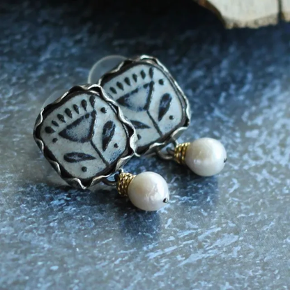 Elegante handbemalte Vintage-Perlenohrringe