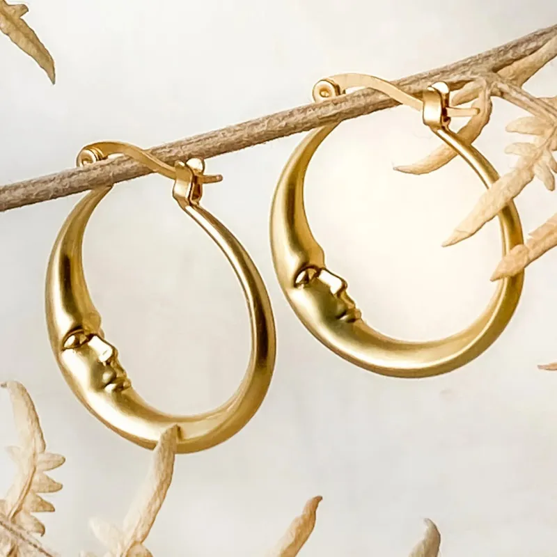Exquisite Gold Vintage Mondohrringe
