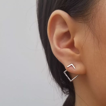 Elegante geometrische Silberohrringe für einen modernen Look
