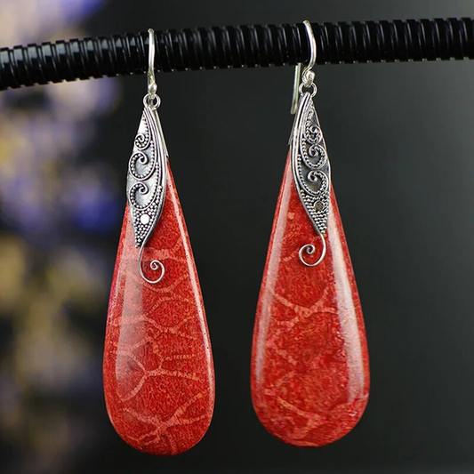Elegante Vintage-Ohrringe in strahlendem Rot
