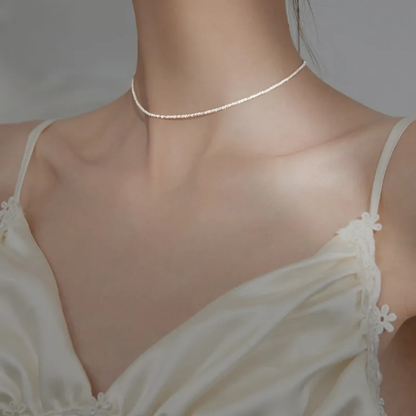 Elegante Halskette mit strahlenden Perlen