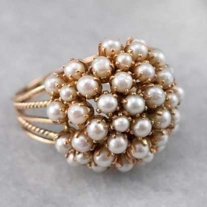 Eleganter Ring mit funkelnden Perlenakzenten