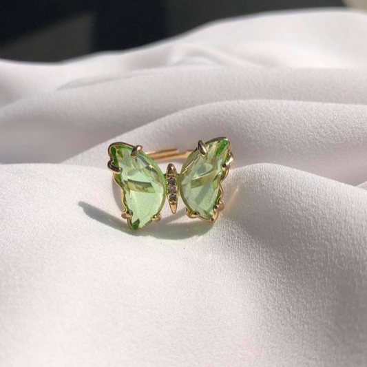 Eleganter grüner Kristall Schmetterlingsring