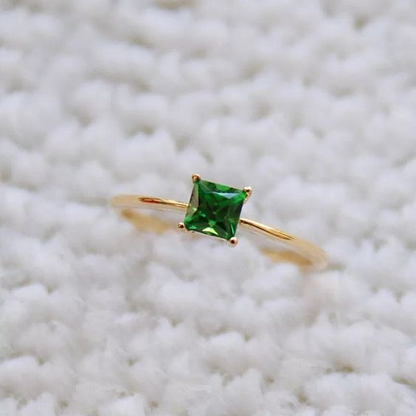 Eleganter grüner Zirkonring – Strahlendes Schmuckstück für jeden Anlass!