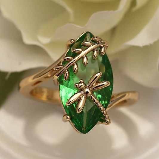 Elegante Libelle Grüner Kristall Ring für einen Hauch von Glamour