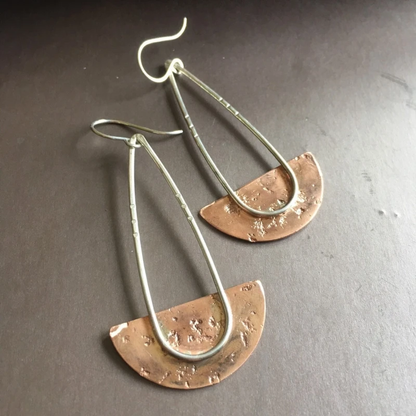 Retro Wüsten-inspirierte mechanische Ohrringe