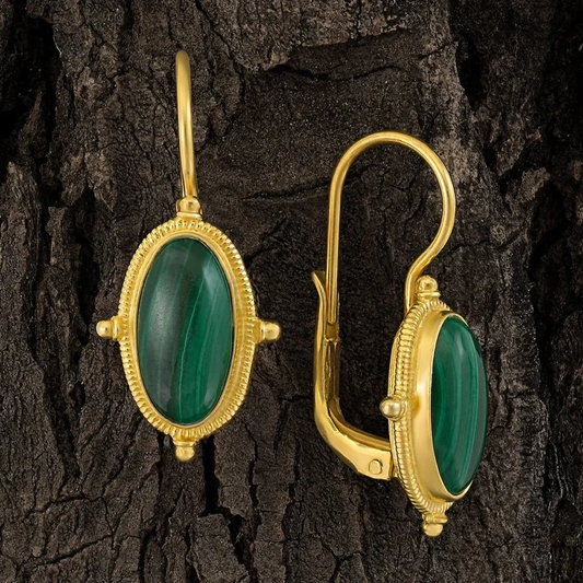 Elegante Vintage-Ohrringe im grünen Goldfinish