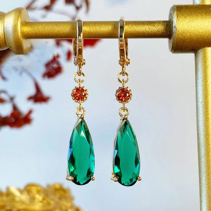Elegante Vintage-Kristall-Ohrringe in lebendigem Grün mit schimmerndem Anhänger