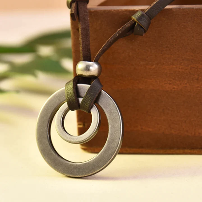 Elegante Vintage-Lederhalskette mit versilbertem Finish