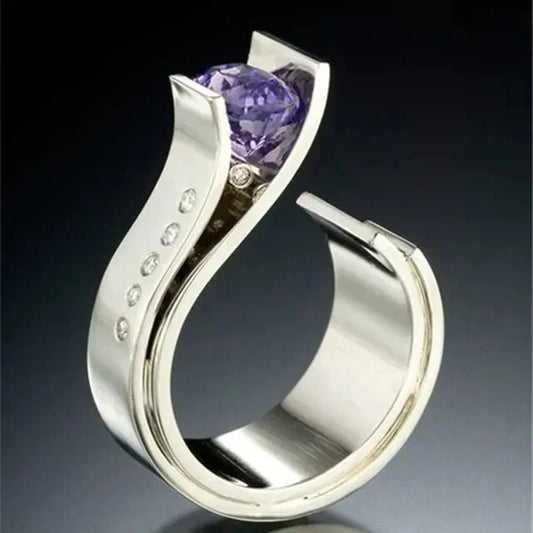 Eleganter Vintage-Ring mit strahlendem lila Kristall in edlem Silber