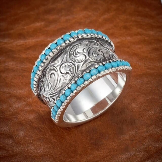 Klassischer Vintage-Ring mit leuchtenden Türkissteinen