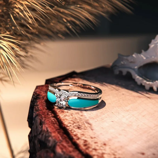 Eleganter Türkisring mit Vintage-Zirkonia-Akzenten