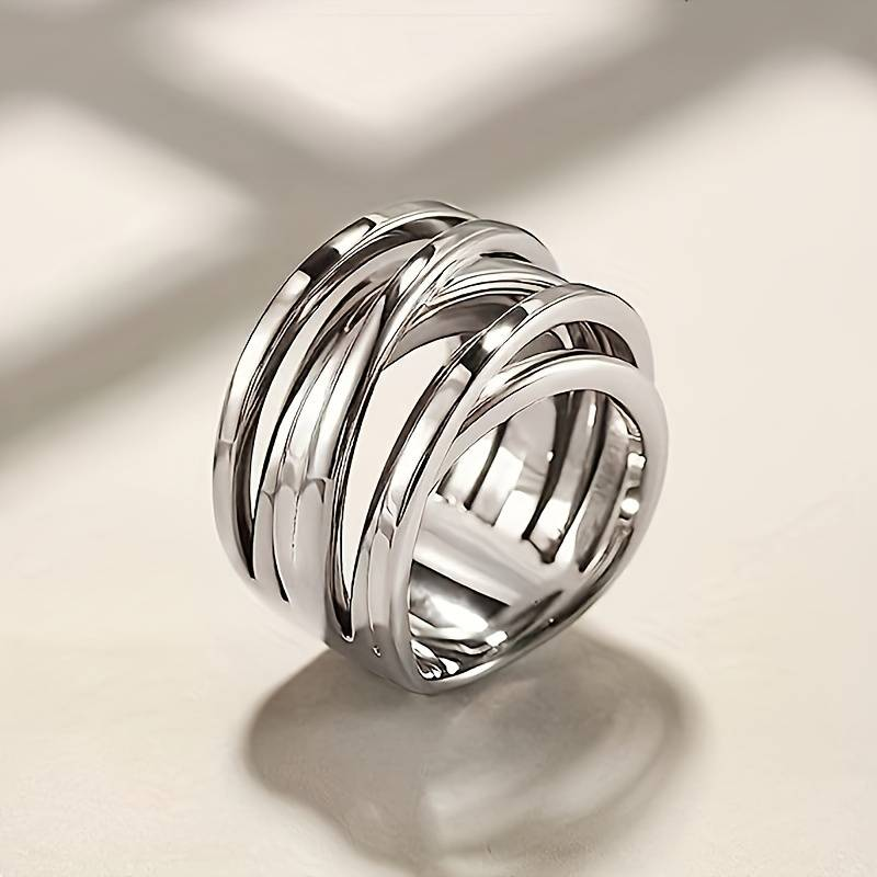 Eleganter Vintage-Silberring mit geschichteten Designs