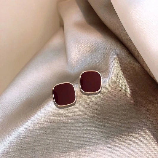 Schicke Gold- und Rotfarbene Würfelohrringe