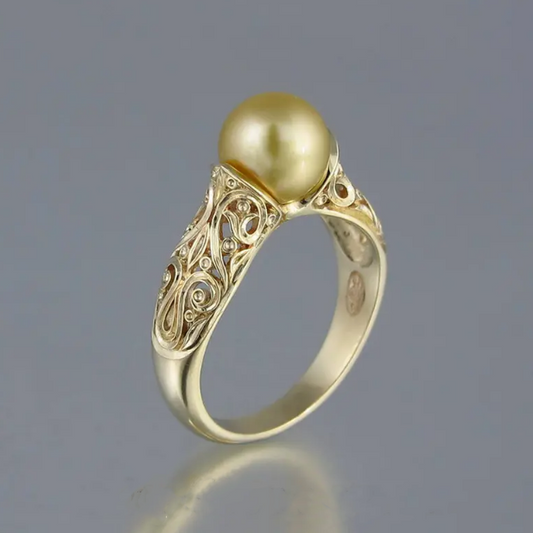 Eleganter Vintage-Perlenring in Gold-Optik