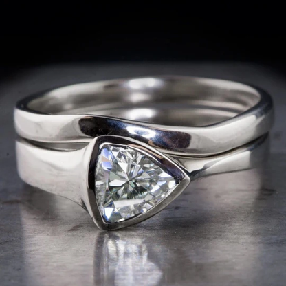 Eleganter Silberring mit geschichtetem Vintage-Zirkonia-Design