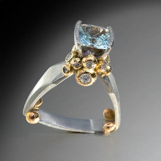 Eleganter Vintage Gold- und Silber-Zirkonia-Ring