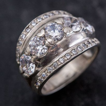 Glamouröser Vintage-Ring in strahlendem Silber