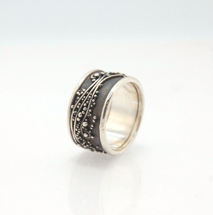 Zeitloser Dunkel-Silberner Vintage Ring