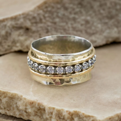 Bezaubernder Vintage Gold- und Silber-Spinnring mit funkelnden Zirkonia