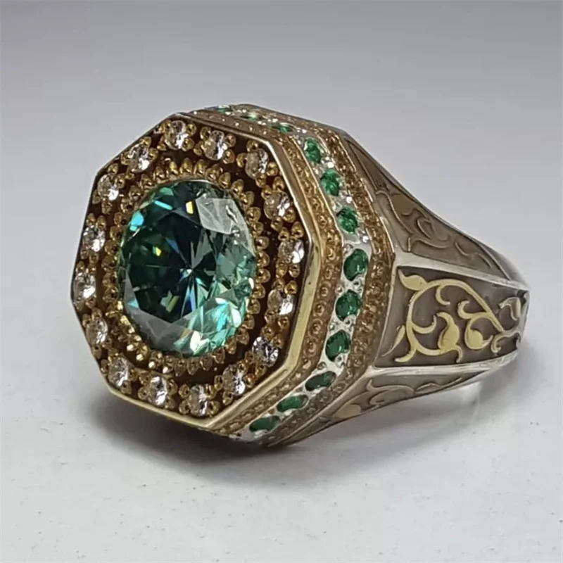 Eleganter Vintage-Grüner Ring aus strahlendem Brilliantgold