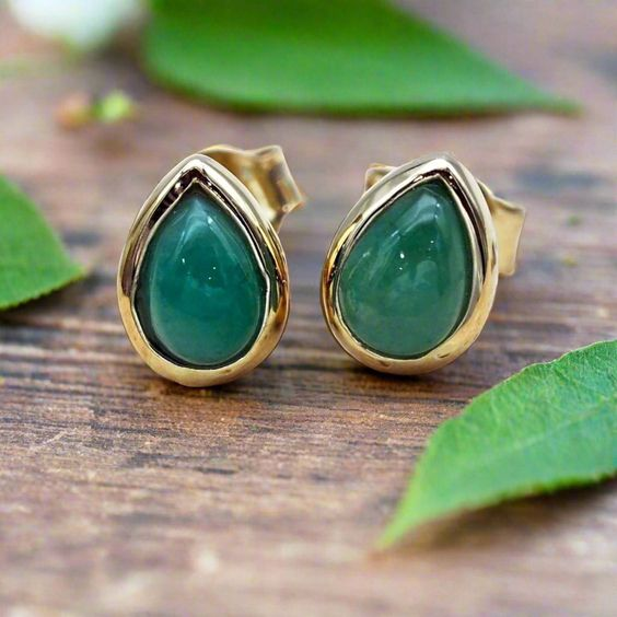 Elegante Vintage-Ohrringe in strahlendem Goldgrün
