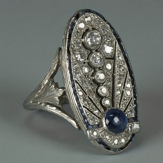 Eleganter Vintage-Ovalring mit Glanz