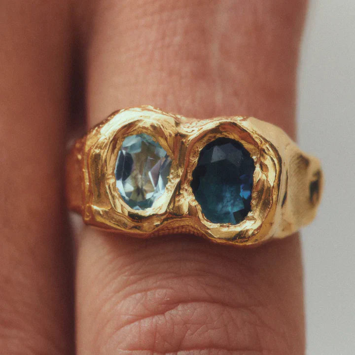 Eleganter Goldring aus kunstvollem Schmiedehandwerk