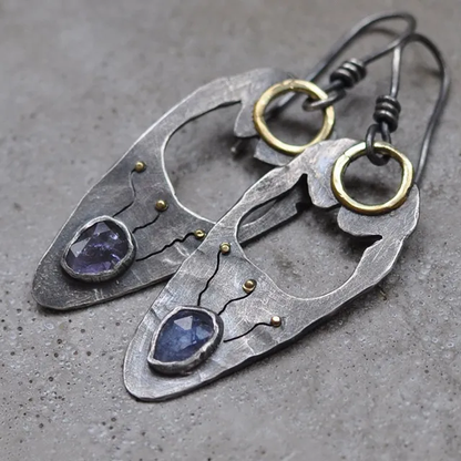 Klassische Vintage Silberohrringe mit strahlendem blauen Kristall